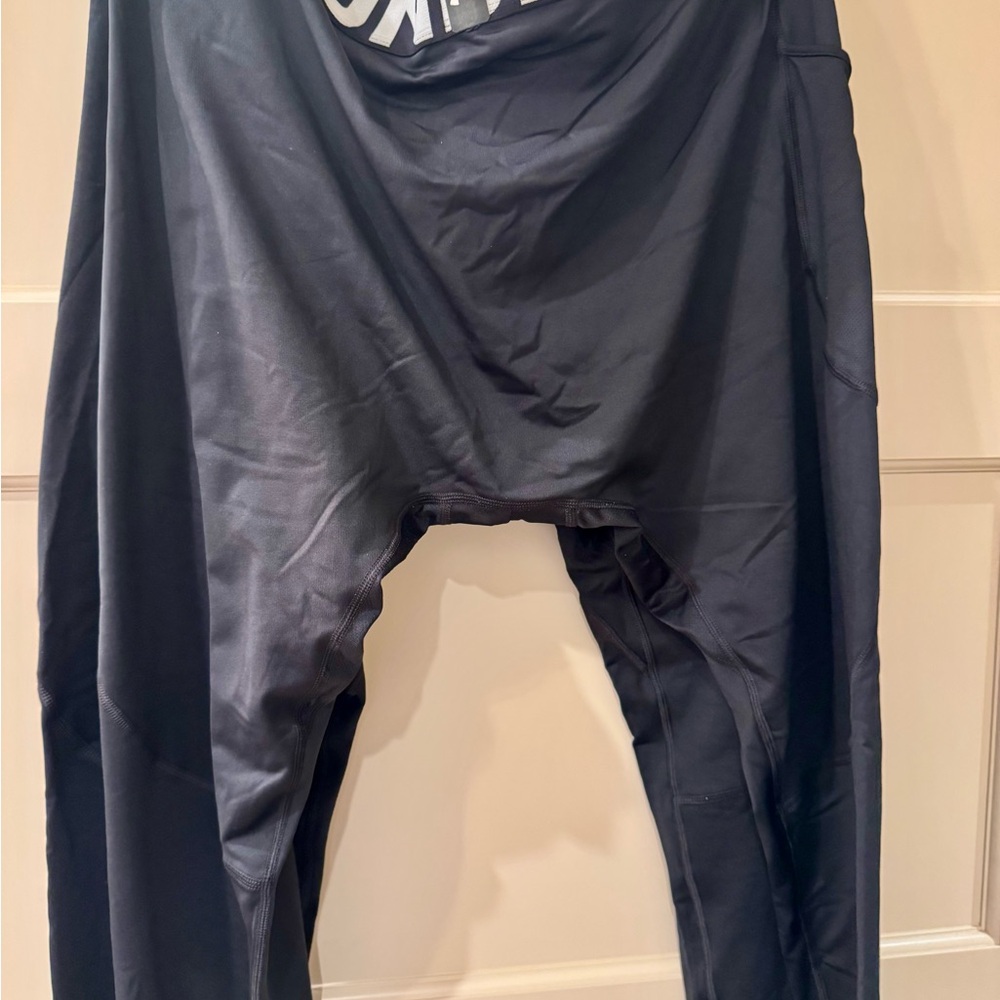 Under Armour Men's Black Compression Tights set of 2 - Picture 5 of 5